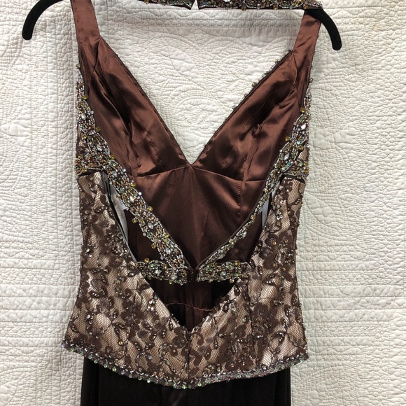 Riva Designs long Sequin Satin Formal Size 6 NWT - Picture 4 of 8